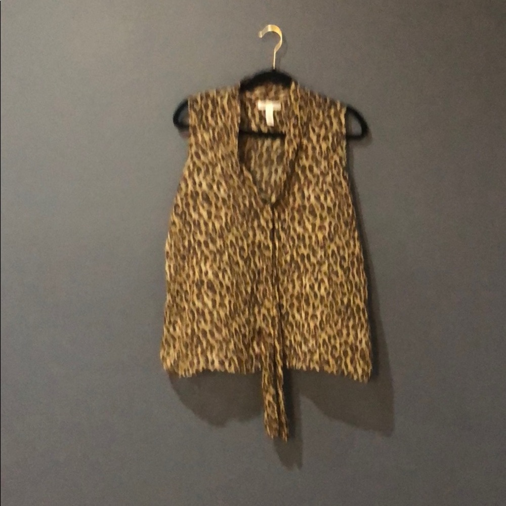Sleeveless shirt